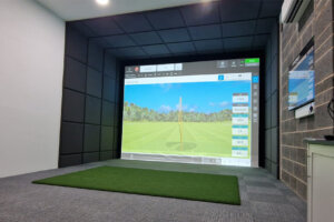 Lutterworth Flightscope golf simulation system, with screen and mat